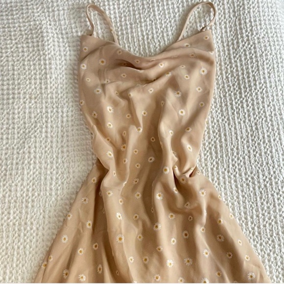 Princess Polly Dresses & Skirts - Princess Polly daisy sundress